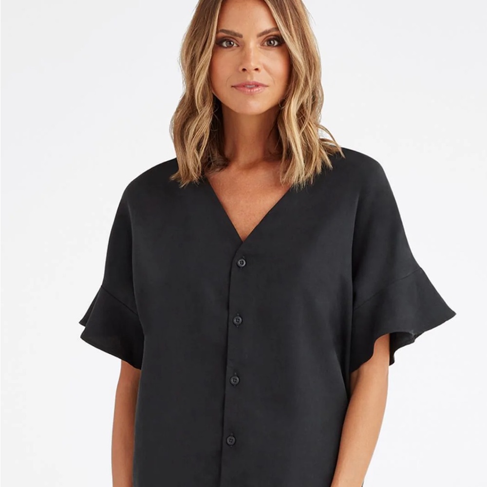 VETTA Romantic Capsule The Flounce Sleeve Blouse